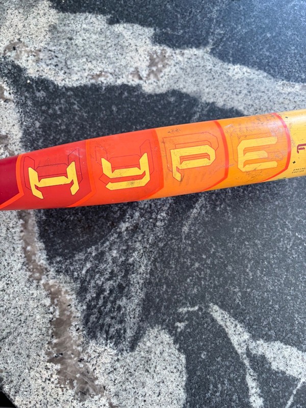 Easton Hype Fire (2 3/4") USSSA Bat (-5) 2025 *** HAS A CRACK*** still HOT!