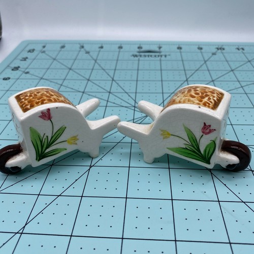 Vintage SALT & PEPPER SHAKERS Japan Hand Painted Wheelbarrows - Picture 3 of 9