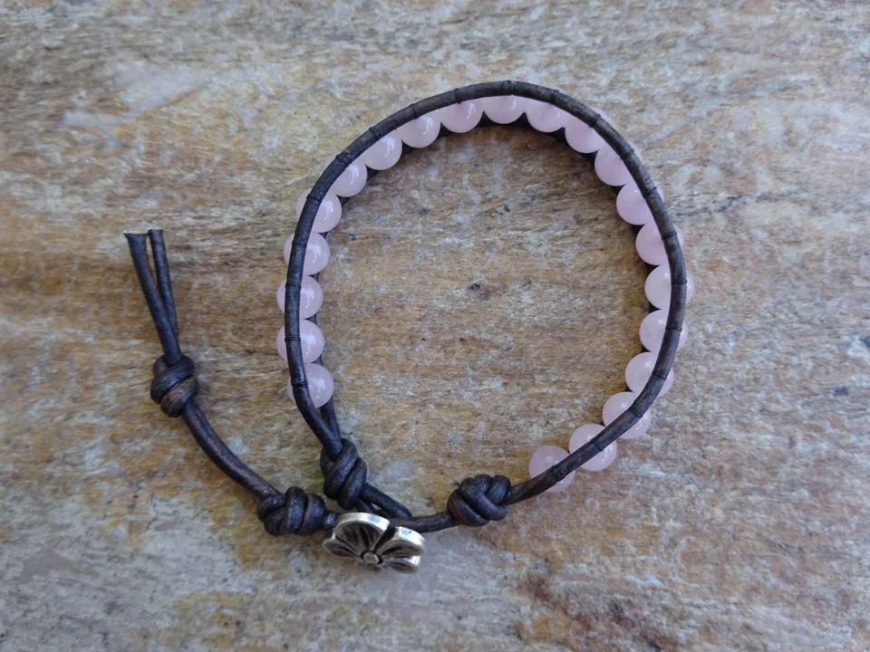Pulsera de cuero marrón envolvente única con cuentas de piedras preciosas de cuarzo rosa para mujer 7"  Foto 3 de 4