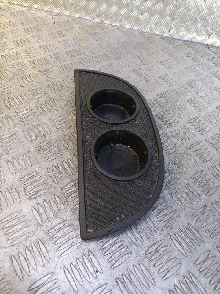LDV CONVOY MINIBUS E3 4 DOHC 2002-2009 CENTRE CONSOLE CUP HOLDERS (RUBBER)  - Image 4 of 4