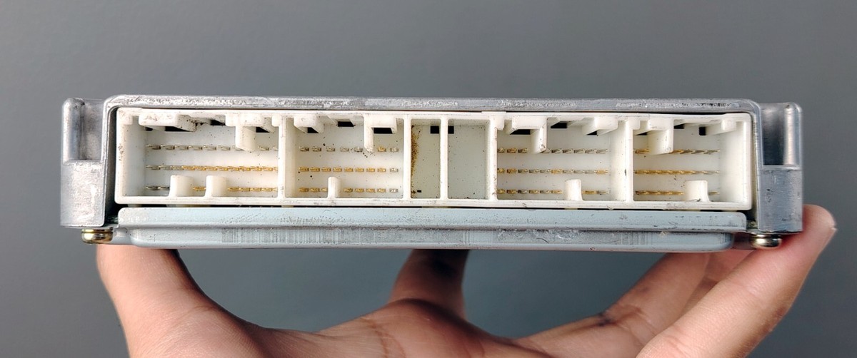 99-2004 Toyota Altezza GXE10 Engine Control Unit 1GFE 89661