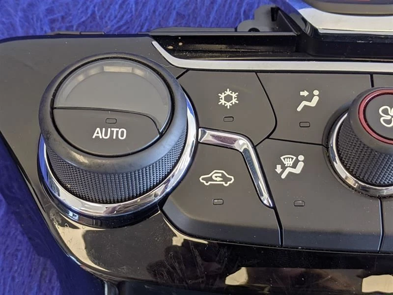 Chevrolet SS Caprice 2014-2017 sedán temperatura aire acondicionado panel de control térmico OEM Foto 3 de 4
