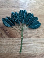 Feuilles sur tige en soie satinée verte de haute qualité - 15 mm x 35 mm (2 paquets de 12)