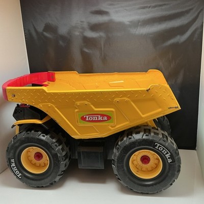 2006 Hasbro TONKA Mighty Big Yellow Dump Truck Steel Bed 19  Red Plastic Handle