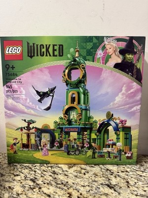 LEGO 75684 Wicked: Welcome to Emerald City - 945 pieces - Ages 9+ (R2-A1)
