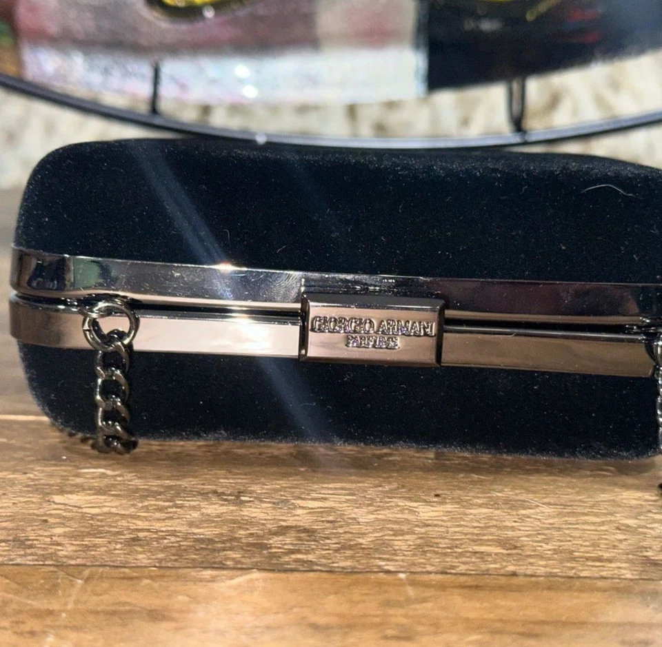 Giorgio Armani天鹅绒手拿包  — 第 2/4 张图片