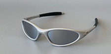 Vintage Oakley Minute Grey Sunglasses Y2K Gorpcore Hype Style