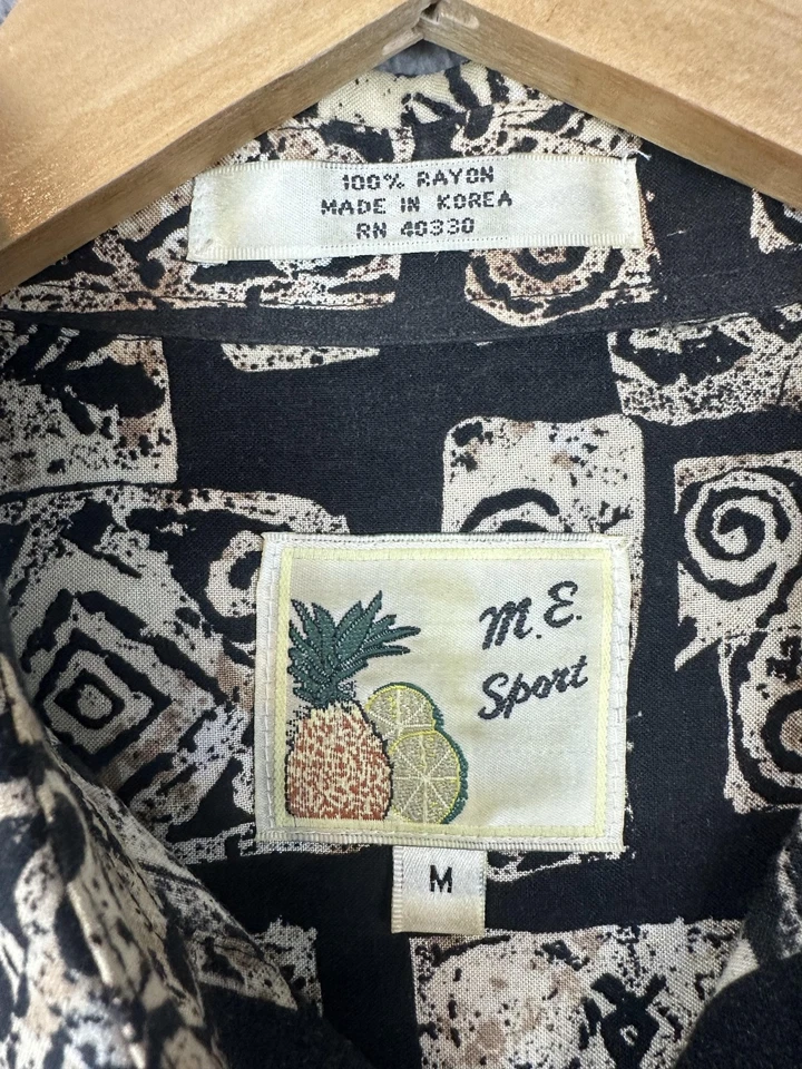 Vintage M.E. Camisa Deportiva Para Hombre Mediana Negra Beige Rayón Hawaiana Tiki Camp Block Foto 3 de 4