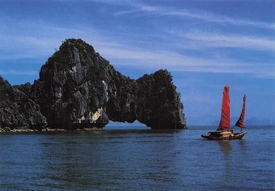 VIETNAM HA LONG BAY MONTAGNE DE YEN NGUA - Photo 1/2