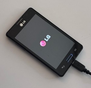 LG  Optimus L4 II E440 4GB Schwarz Defekt Spender - Accu Display Deckel Etc Ok