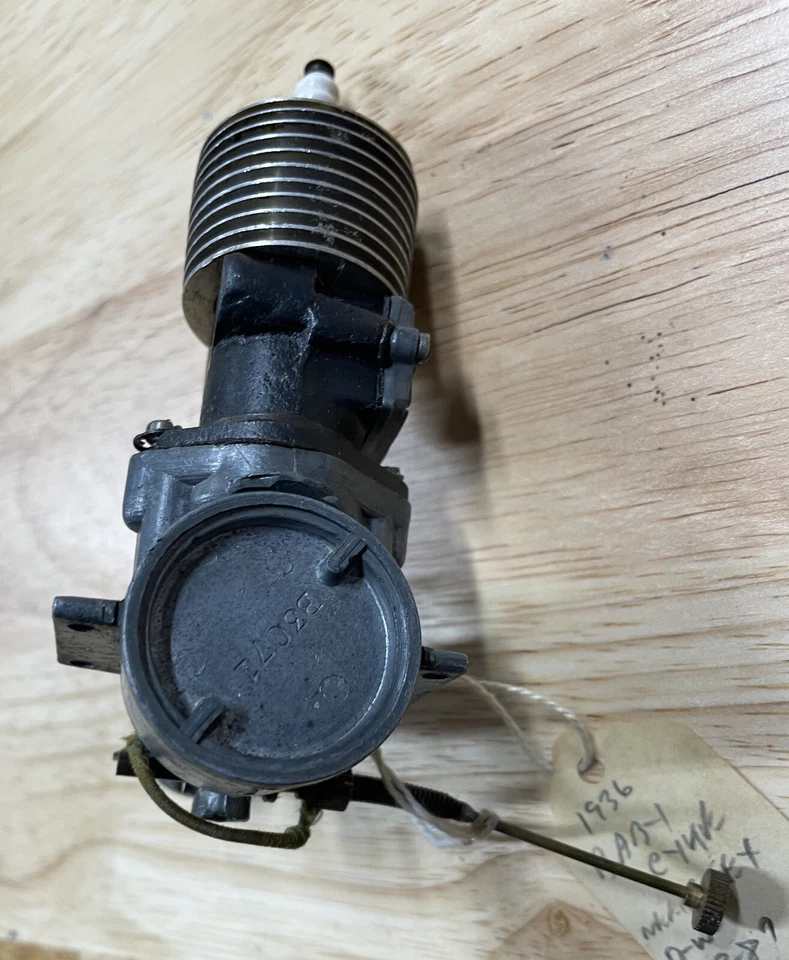 Antique 1936 Cleveland Baby Cyclone Spark ignition model airplane engine - Image 4 of 4