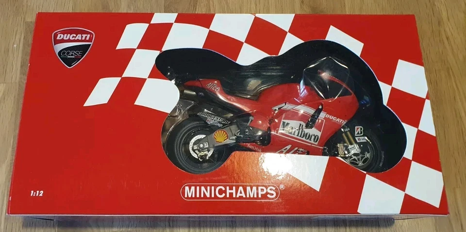 MINICHAMPS 1/12 CASEY STONER 2009 DUCATI GP9 FULL Sponsor  MOTO GP 122090027 - Immagine 2 di 4