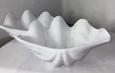 Set of 2 White Plastic Clam Shell Serving or Salad Bowls Nautical Fun Elegant