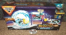 NEW SPIN MASTER MONSTER JAM MEGALODON MONSTER WASH PLAYSET OVER 3 FEET