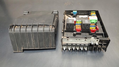 SKODA OCTAVIA FUSE BOX ENGINE BAY, 1Z, PETROL, 01/04-10/13 04 05 06 07 08 09 10