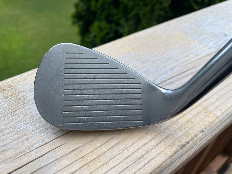 Wilson Staff FG Tour Traction Control 54-10 54° Sand Wedge Steel Right Handed - Image 4 of 4