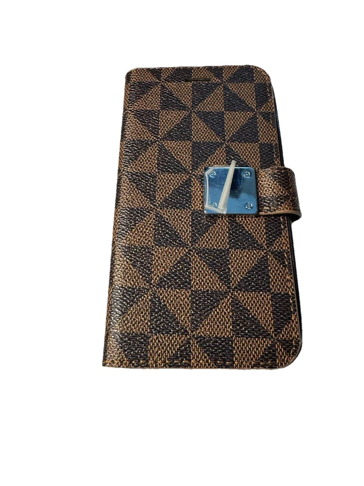 Funda de cuero de diseñador para iPhone 11 Pro con billetera y soporte para muñeca o llavero Foto 2 de 4