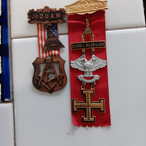 Mason related badges in very good condition.