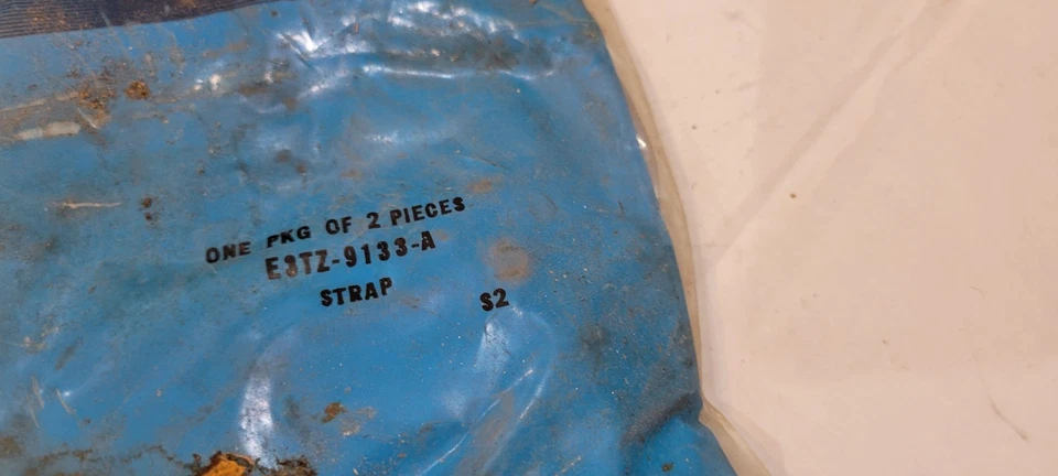 Correa de retención de tapa de combustible Ford Ranger 1983-85 NOS E3TZ-9133-A FOMOCO Foto 4 de 4