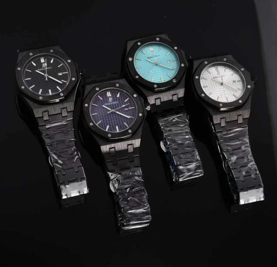 Relojes de diseñador morados Foto 3 de 4