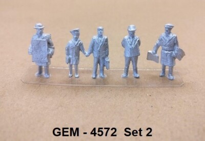 00/4MM / 1:76 GEM MODELS WHITE METAL FIGURES - SET 2.  BAHNHOF PASSAGIERE ETC: