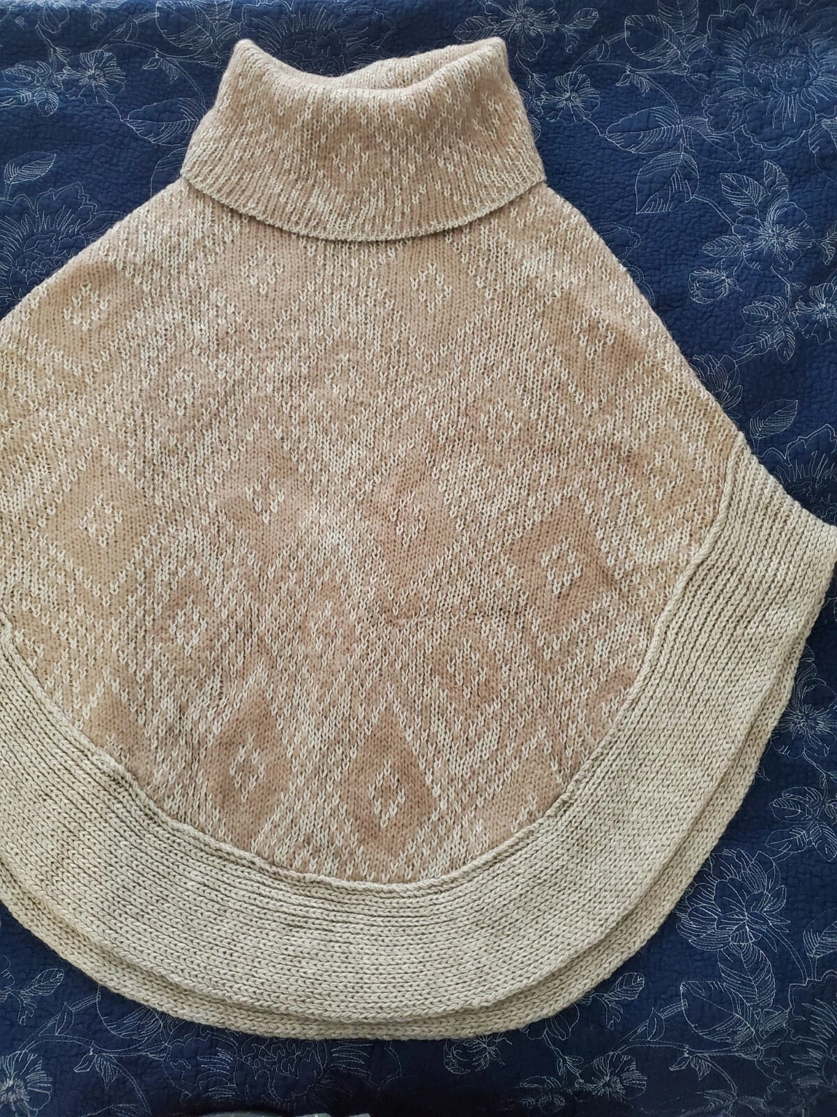 Womens poncho Size Medium Beige color made in italy