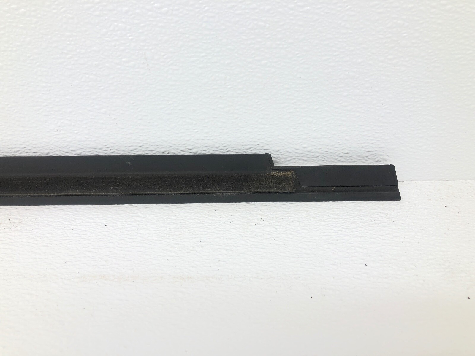 2014-2020 MASERATI QUATTROPORTE LEFT DRIVER FRONT DOOR WINDOW BELT MOLDING OEM.