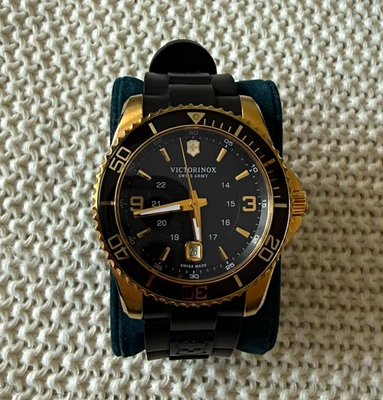 Victorinox Swiss Army Maverick 249101 Saphirglas Quarz Uhr Datum 100m - Bild 1 von 4