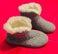 Hometop Gray Knit Faux Fur Slipper Boots Women s Size 9-10 Cozy House Shoes