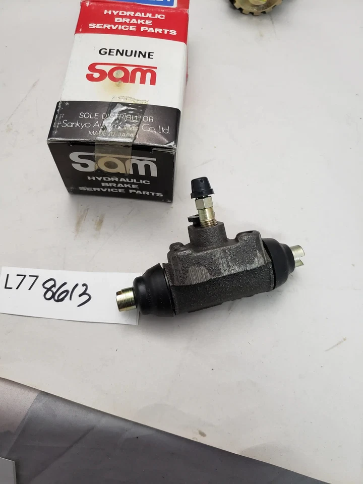 Cilindro de rueda de freno de tambor para Mazda GLC Lazorlite L77-8613 hecho en Japón Foto 2 de 4