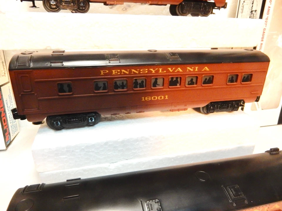 Lionel Set of Four Pennsylvania RR Lighted  Passenger Cars O /O27 gauge Op. LooK - Image 3 of 4