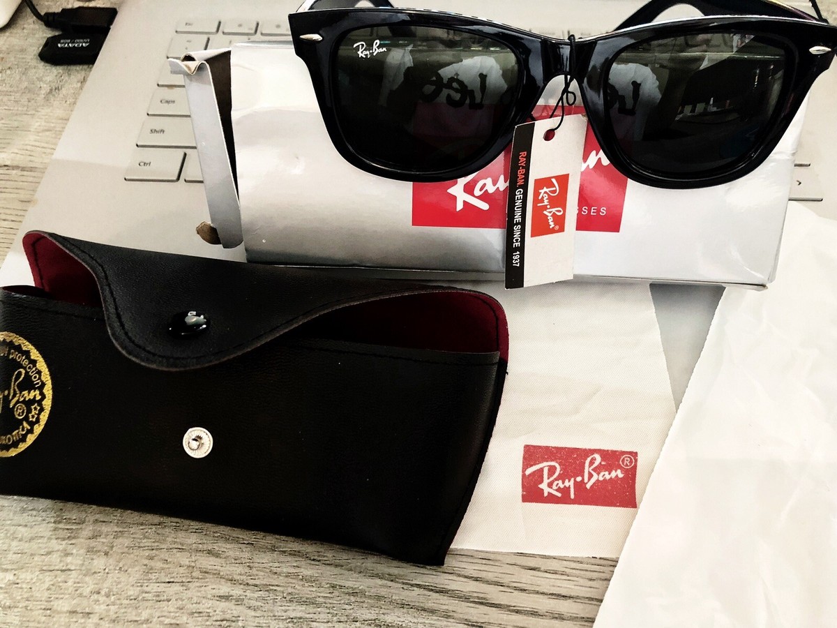 NWT: Ray-Ban Wayfarer Color Green Lens Black Frame 