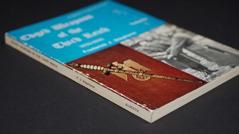 REF. BOOK: EDGED WEAPONS OF THE THIRD REICH