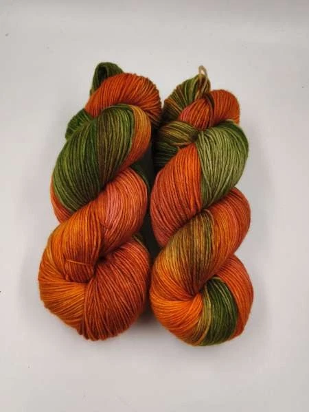 EINÖDWOLLE handgefärbte Merino Socke 6 fach - 150 g GRÜNORANGE PAPRIKA 290