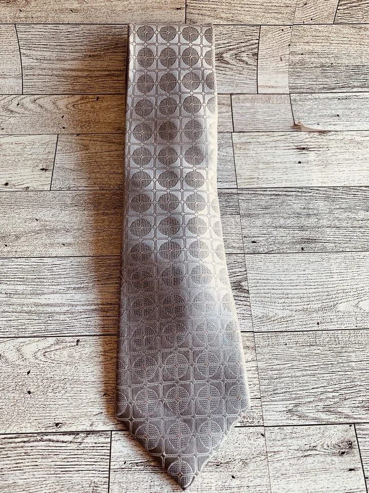 Corbata de diseñador Michael Kors plateada brillante para hombre 100 % seda geométrica ¡Envío RÁPIDO! Foto 2 de 4