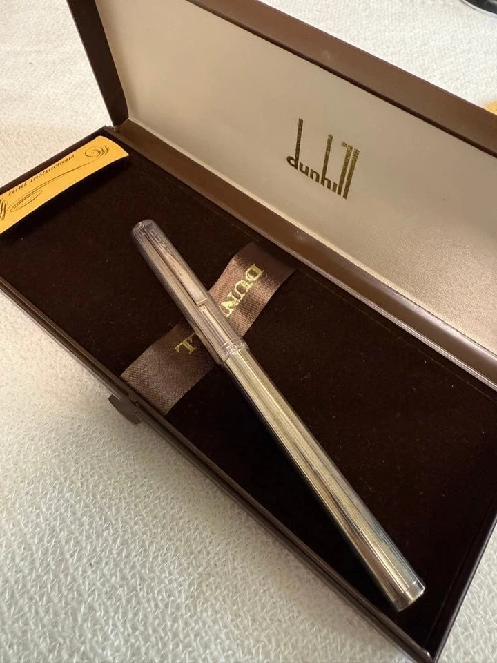 PLUMA ESTILOGRÁFICA DUNHILL PLATA ESTERLINA CON PLUMÍN MEDIANO - HECHA EN JAPÓN RARA  Foto 2 de 4
