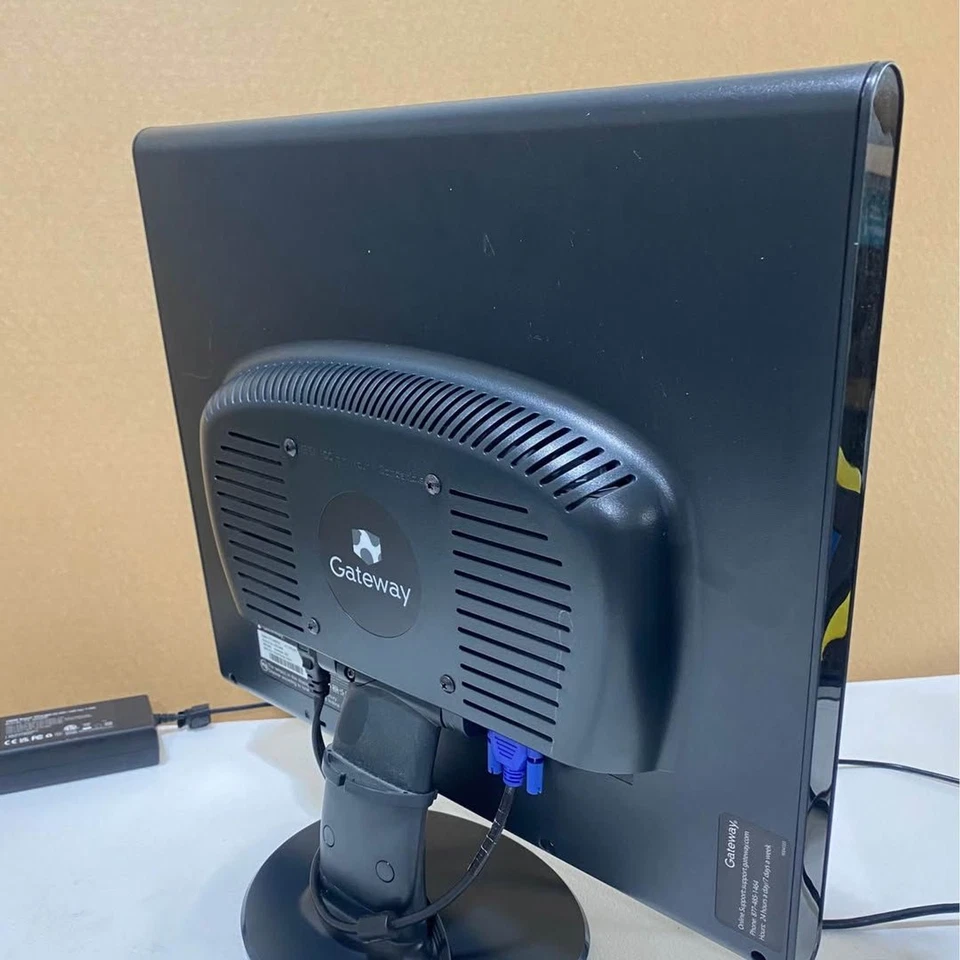 Gateway FPD1965 19” LCD Monitor - Image 2 of 4