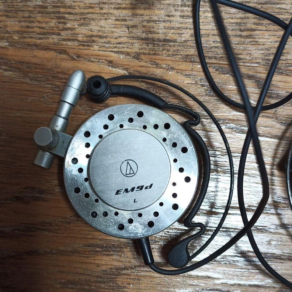 美品!動作OK オーディオテクニカ audio-technica ATH-EM9d イヤフィットヘッドホン 元箱・説明書あり au 妻夫木聡 - オーディオ機器