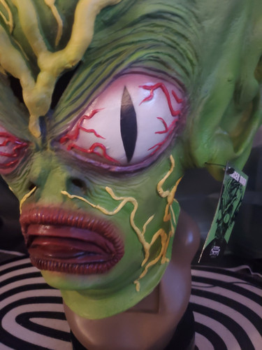 Illusive Concepts Saucer Man Retro Alien Halloween Mask Trick Or Treat Studios - Picture 2 of 24