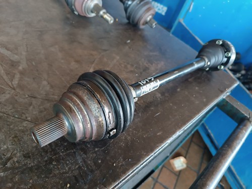 Antriebswelle hinten links Audi A3 8P Quattro VW Golf 5 R32 1K0501203A