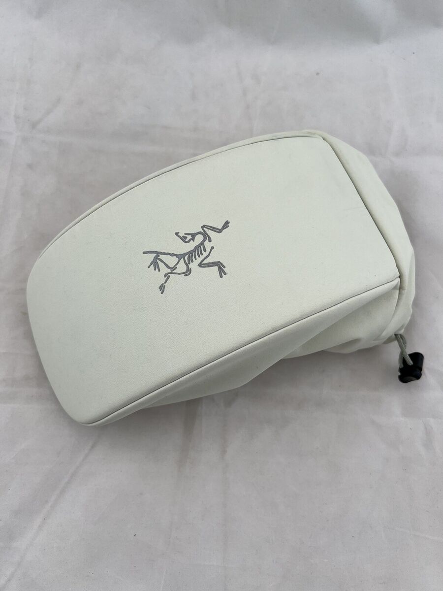 アークテリクスゴーグルケースpowder face case 防ぎ arc'teryx アークテリクスゴーグルケースpowder face case 防ぎ arc'teryx