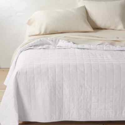 OpenBox Casaluna White Queen/Full Heavyweight Linen Blend Quilt