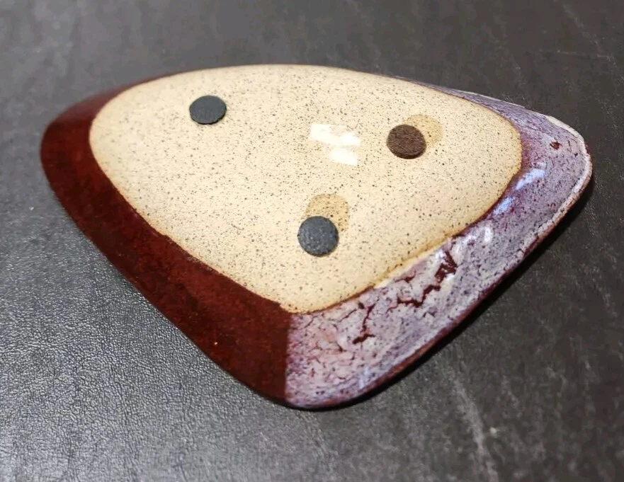 Tazón de queso triángulo blanco marrón cerámica de gres plato de cambio de baratija esmaltado Foto 3 de 4