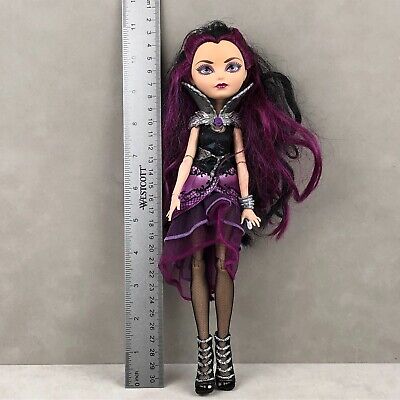 Boneca ever after high usada Ashilyn Ella com acessórios de acordo