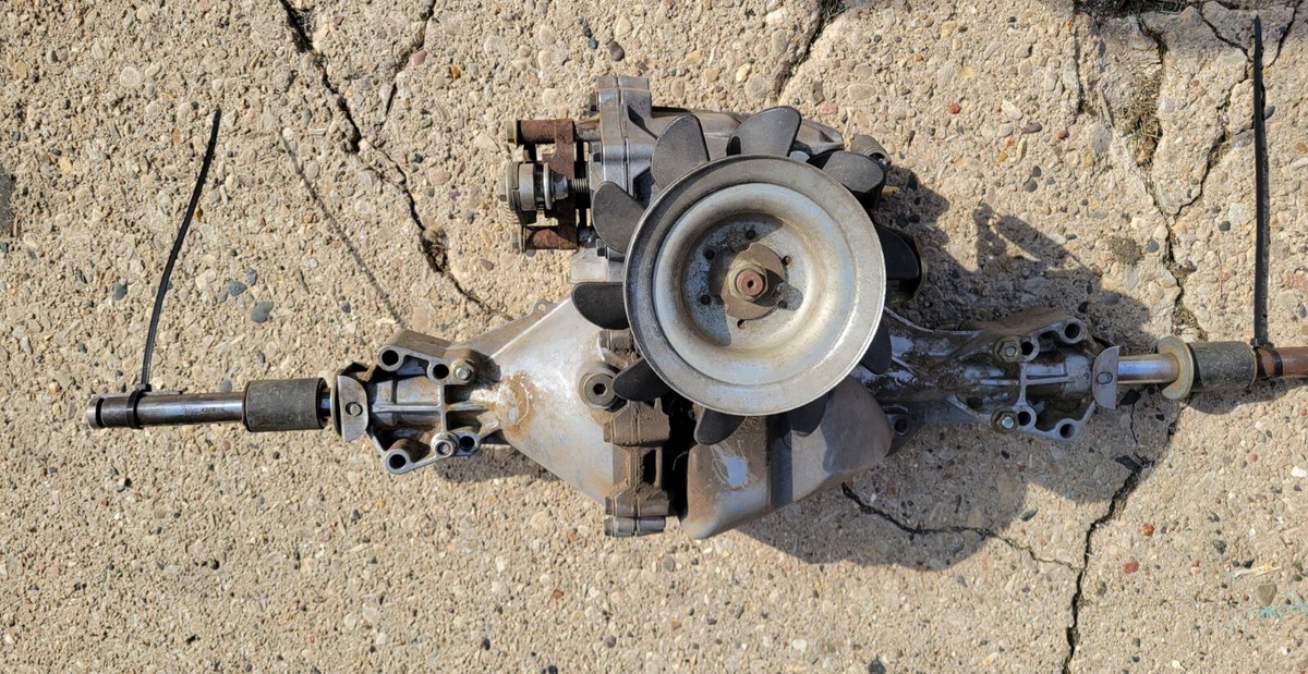 まへ Snapper Simplicity Allis Chalmers 1736637 Hydro-Gear Transmission