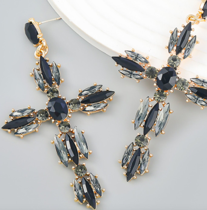 Kristall Art Deco Barock Kreuz Ohrstecker verkrustet mit schwarzen Juwelen