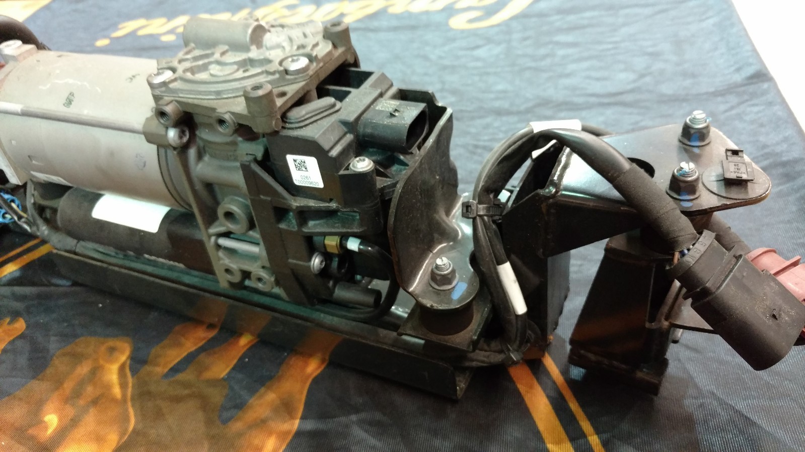 LAMBORGHINI HURACAN LP610 AIR COMPRESSOR PUMP LIFTING SYSTEM COMPRESSOR UNIT OEM