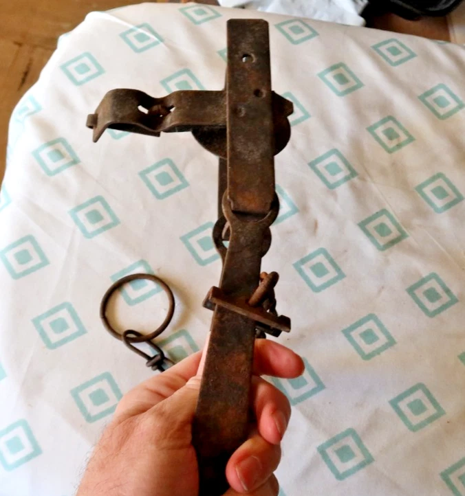 RARE Vintage Antique Cast Iron Steel Animal Trap & Chain Elk EARLY Wolf Wild NR - Image 3 of 3