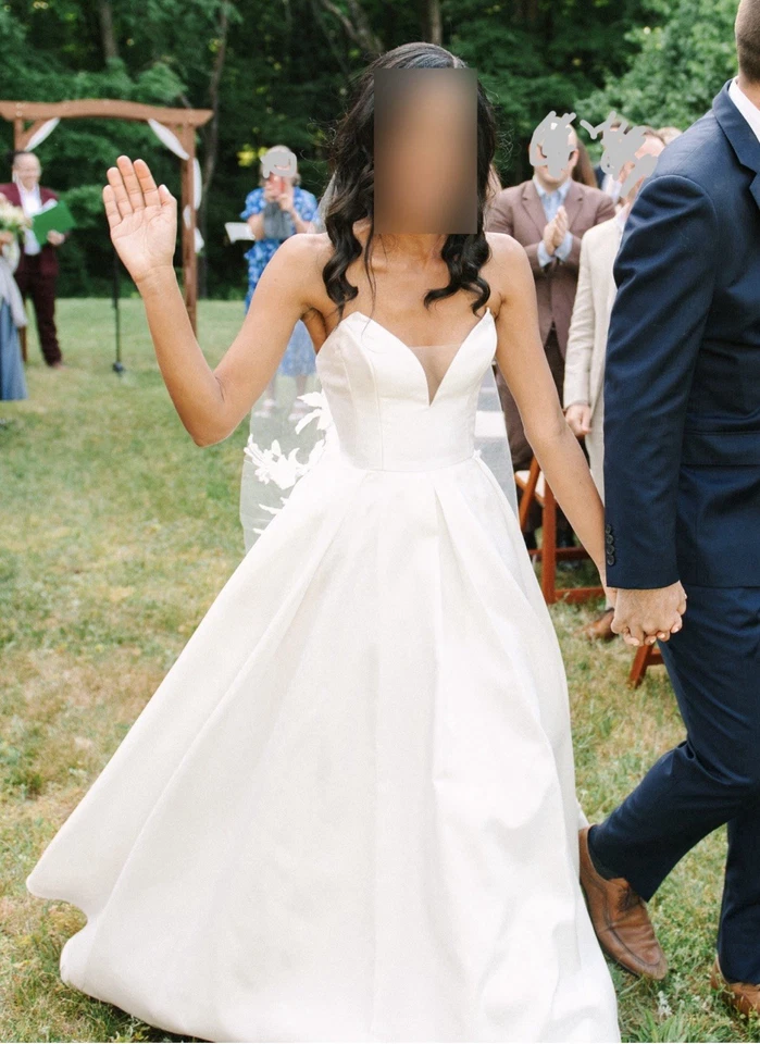 Vestido de novia RIVINI | Seda Mikado Línea A | Talla 2 | Usado una vez | Venta al por menor $8,100 Foto 3 de 4
