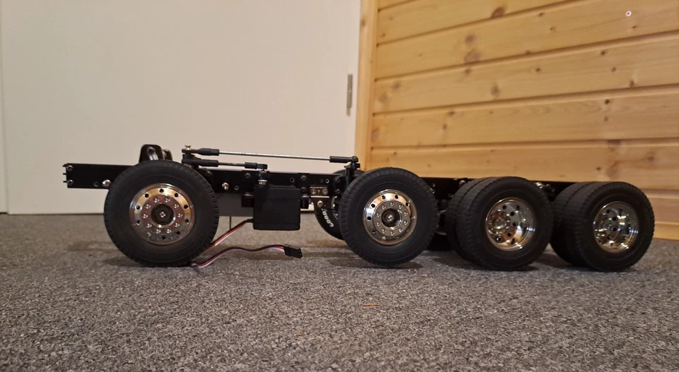 Tamiya 1:14 8x4/4  Chassi - Bild 2 von 4